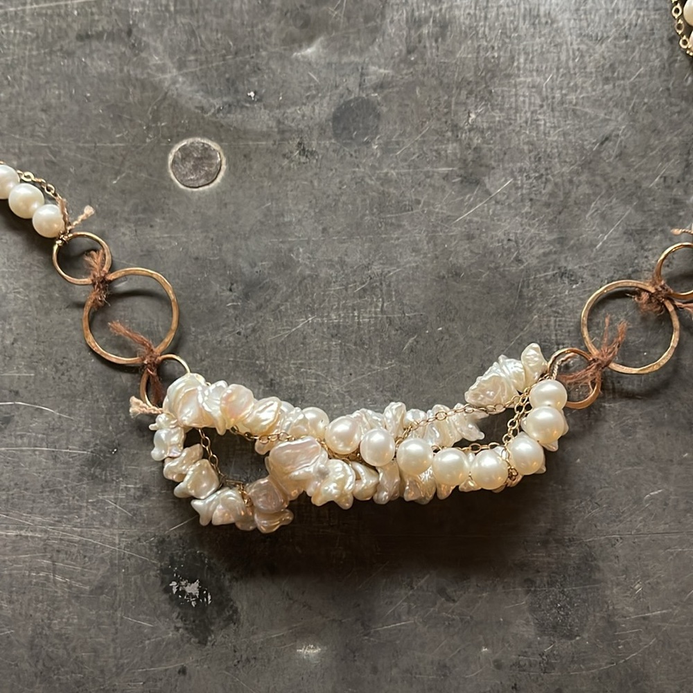 Melissa Joy Manning Pearl and gold necklace - Picture 6 of 16